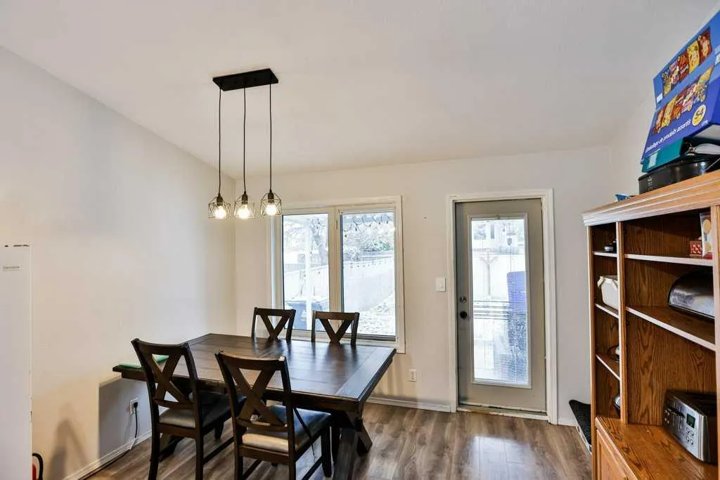 14 Heritage Road W