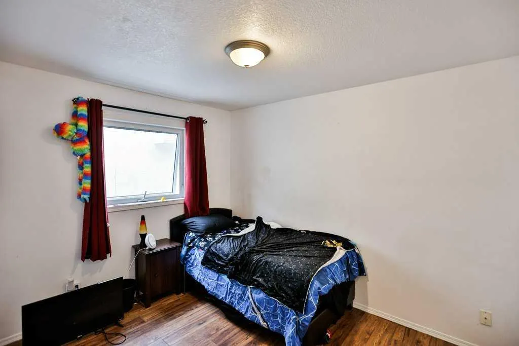 14 Heritage Road W