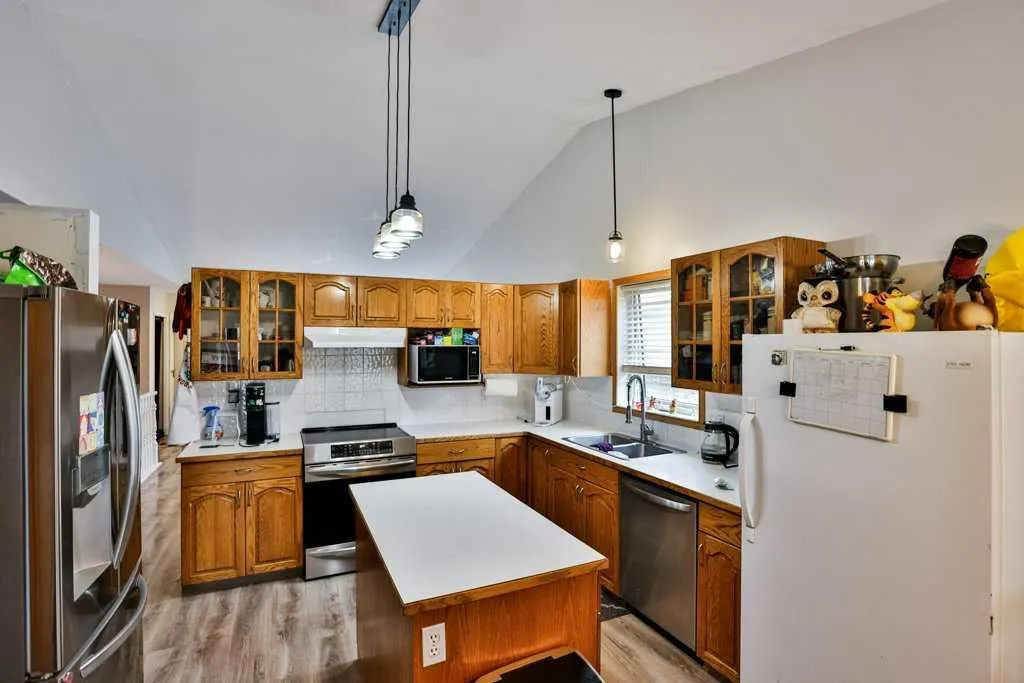 14 Heritage Road W