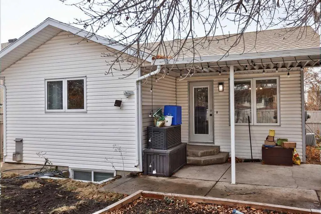 14 Heritage Road W