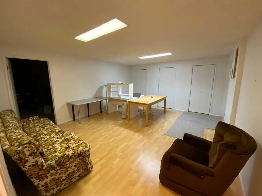 23 Douglas Court N