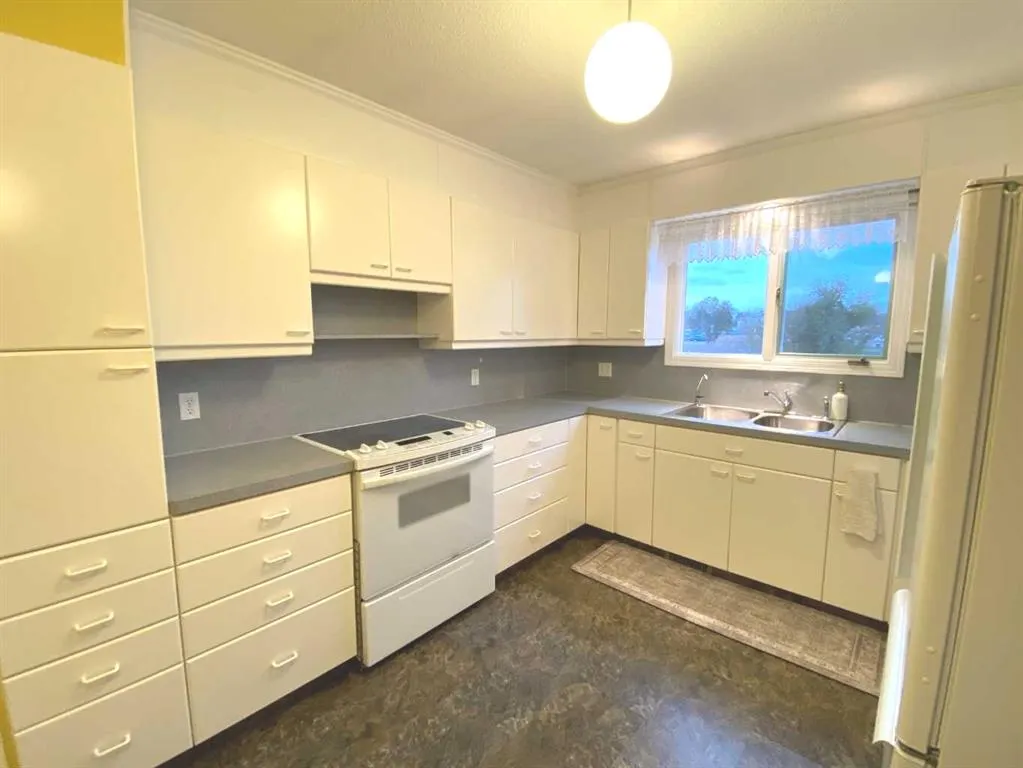 23 Douglas Court N