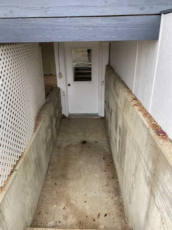 23 Douglas Court N