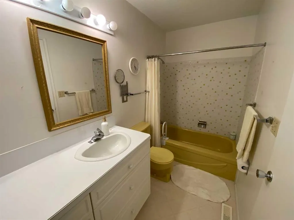 23 Douglas Court N