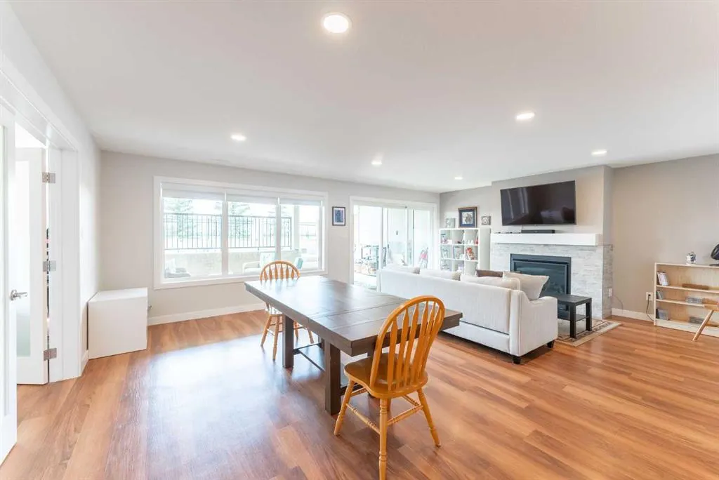 1060 Caledonia Place W