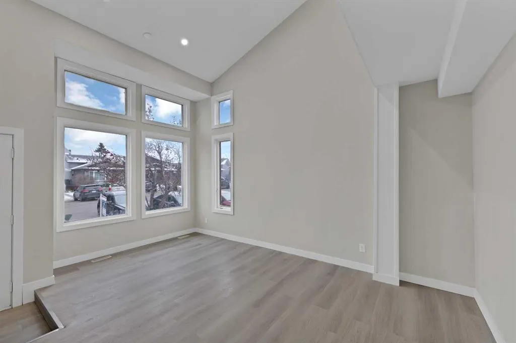5 Martingrove Court NE