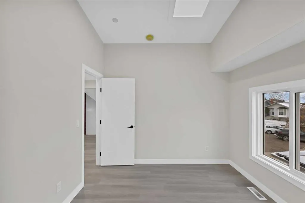 5 Martingrove Court NE