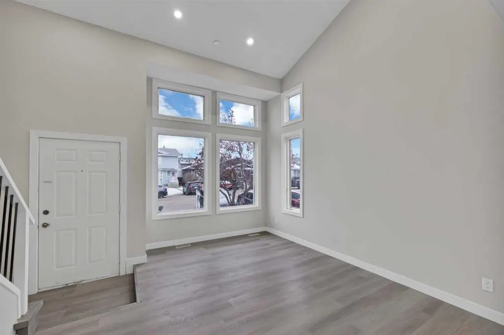 5 Martingrove Court NE