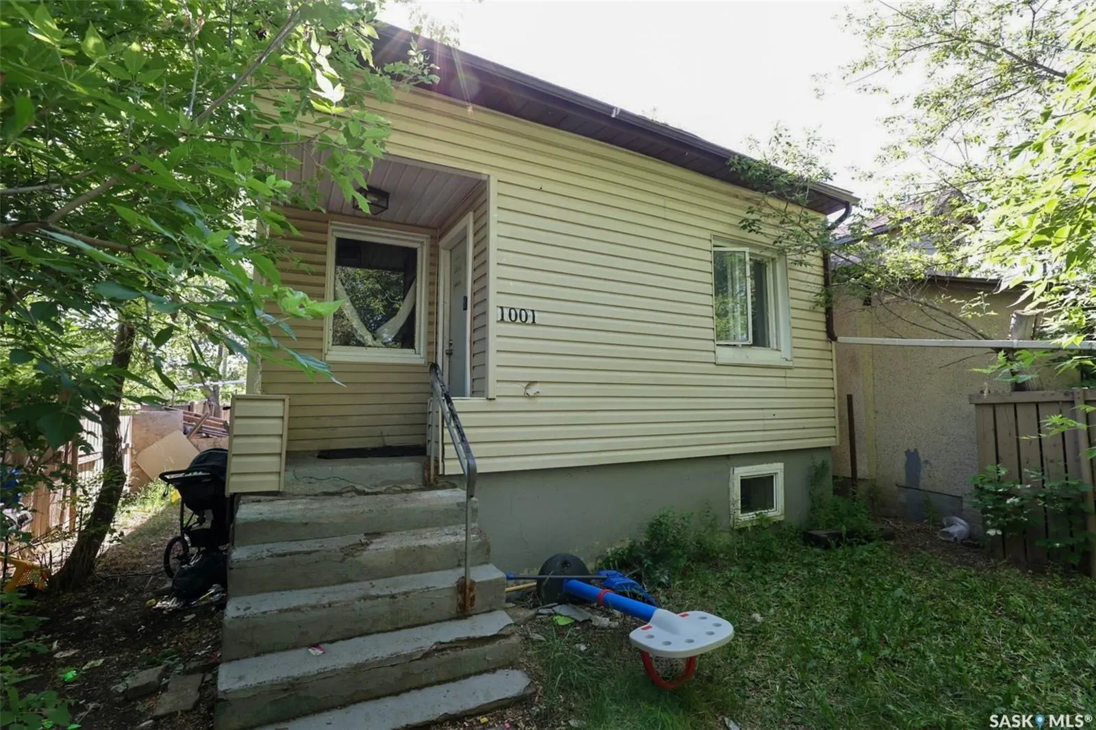 1001 Robinson STREET