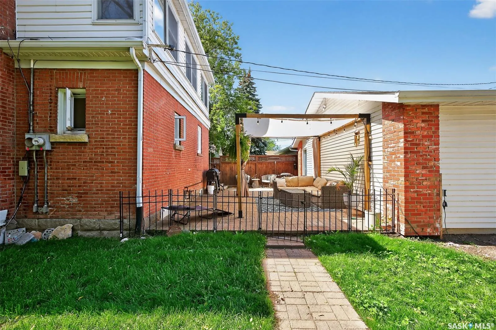 438 Ominica STREET W