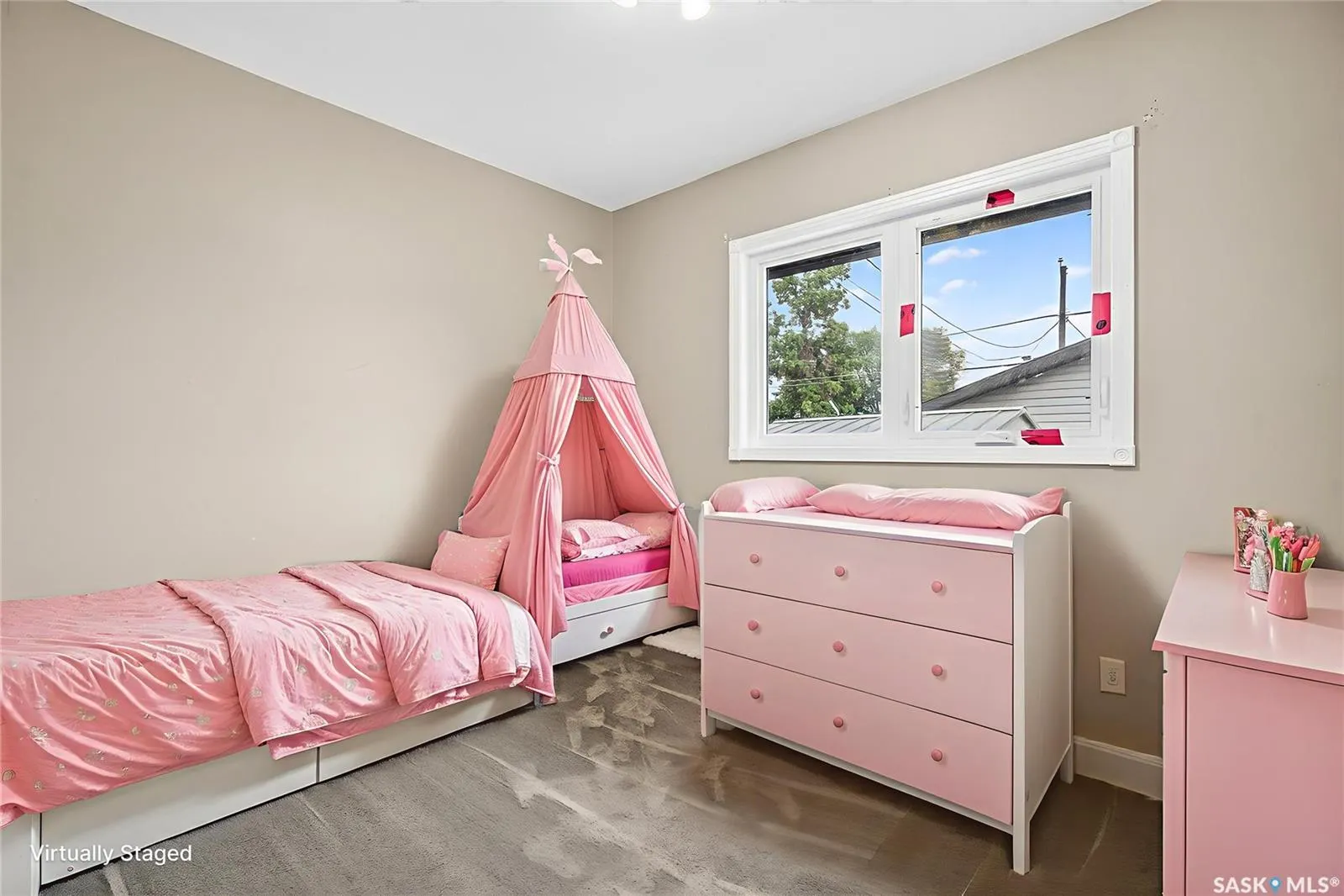 1114 Caribou STREET W