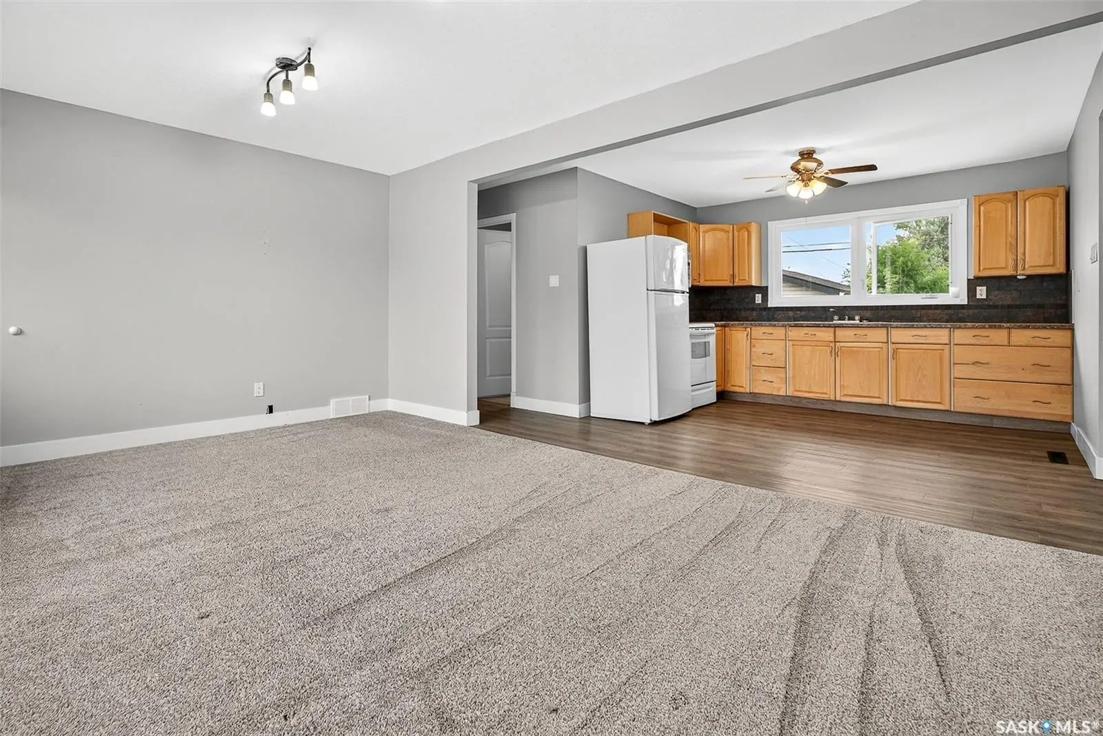 1114 Caribou STREET W