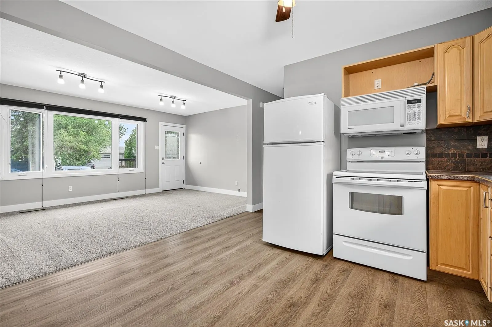 1114 Caribou STREET W