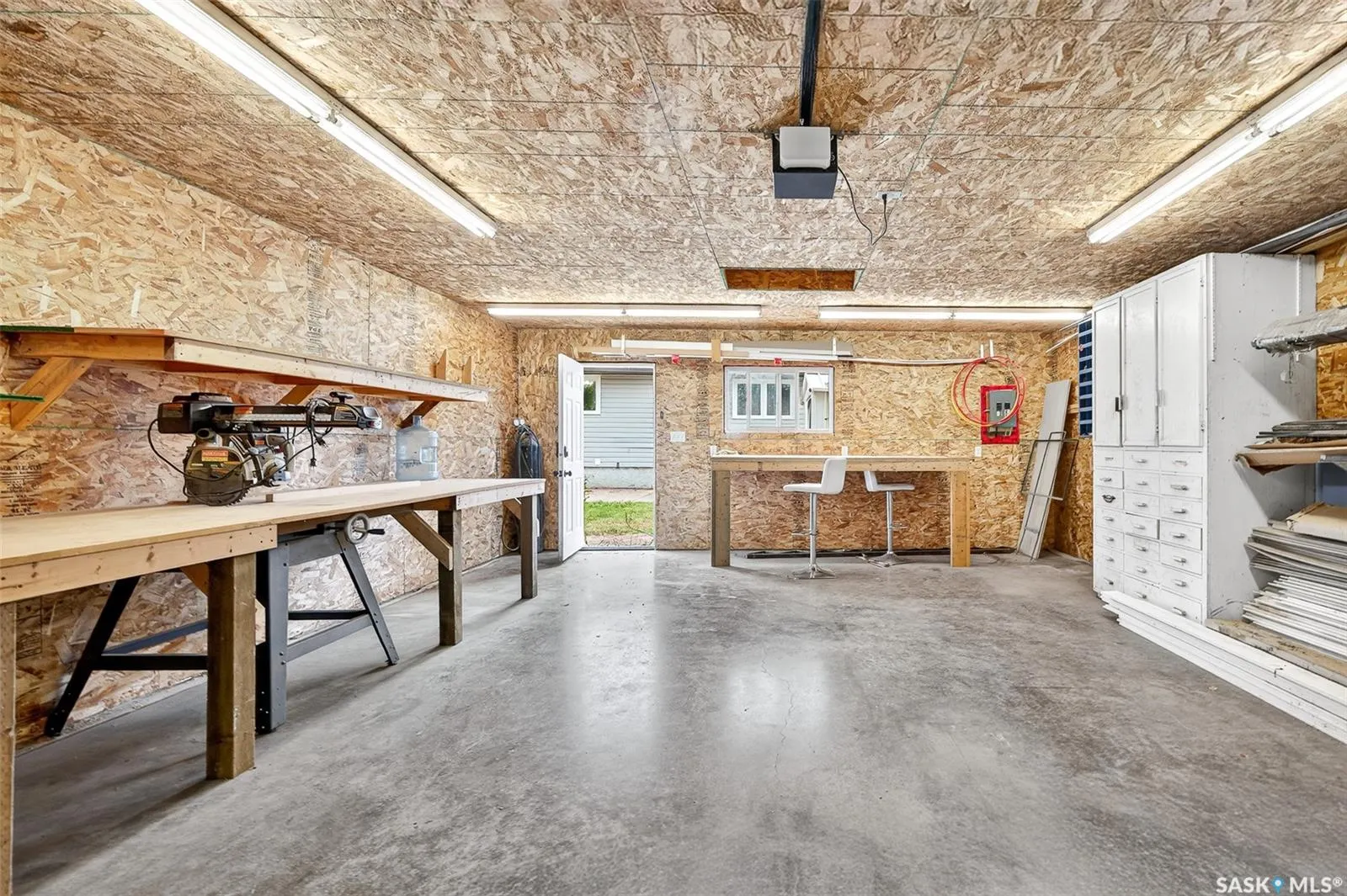 1114 Caribou STREET W