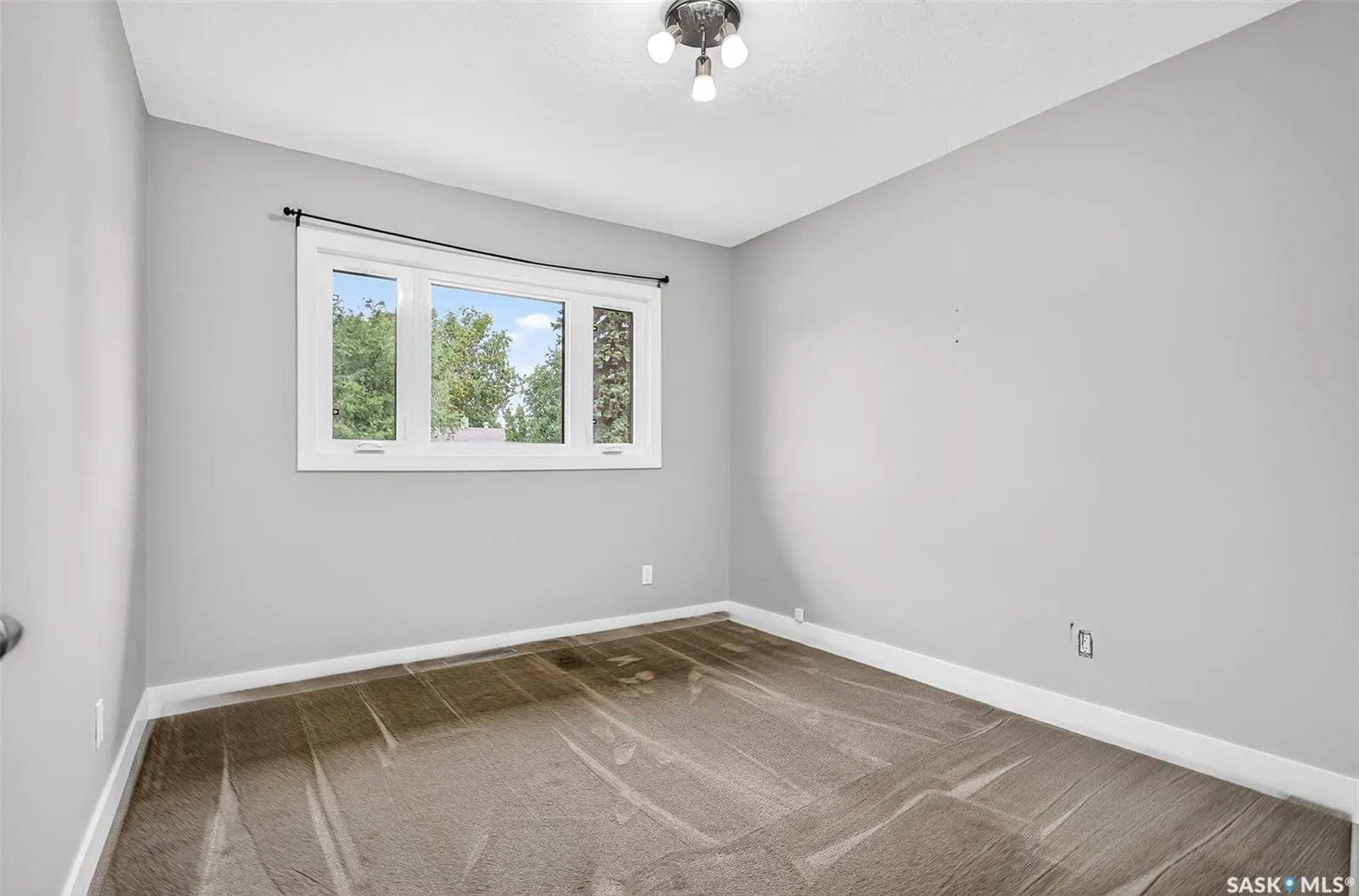1114 Caribou STREET W