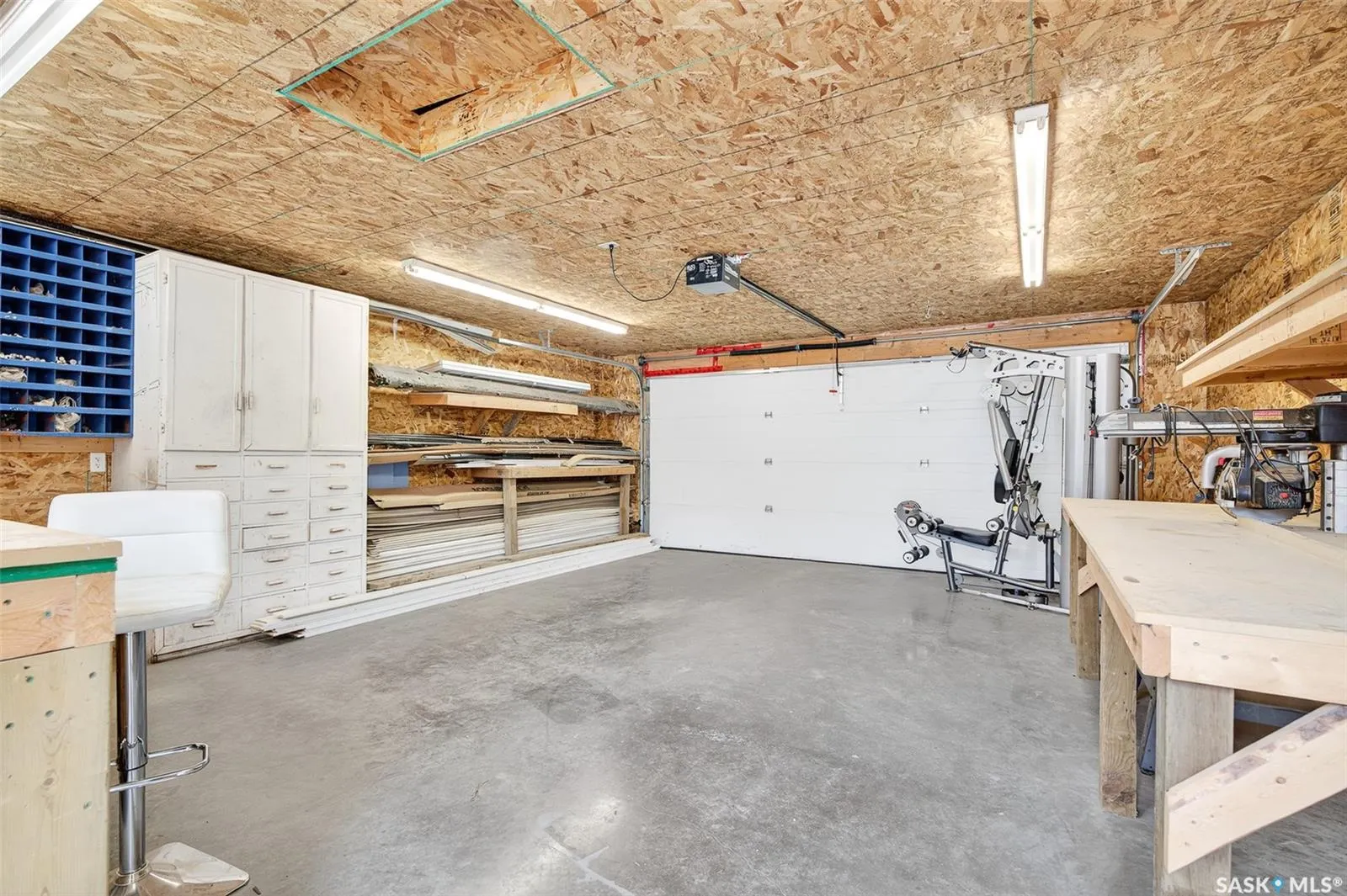 1114 Caribou STREET W