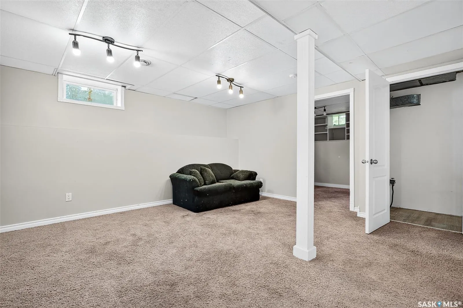 1114 Caribou STREET W