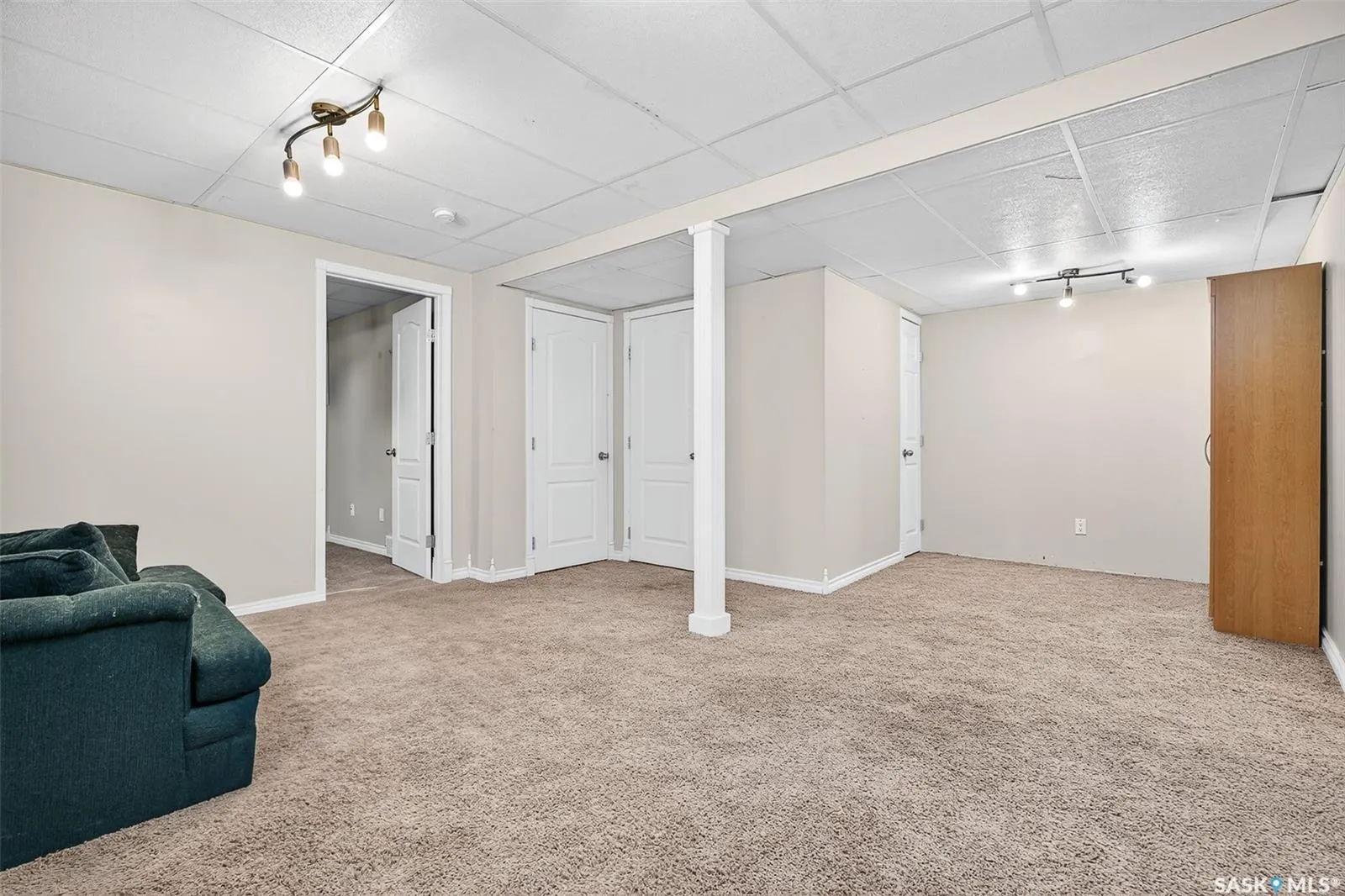 1114 Caribou STREET W