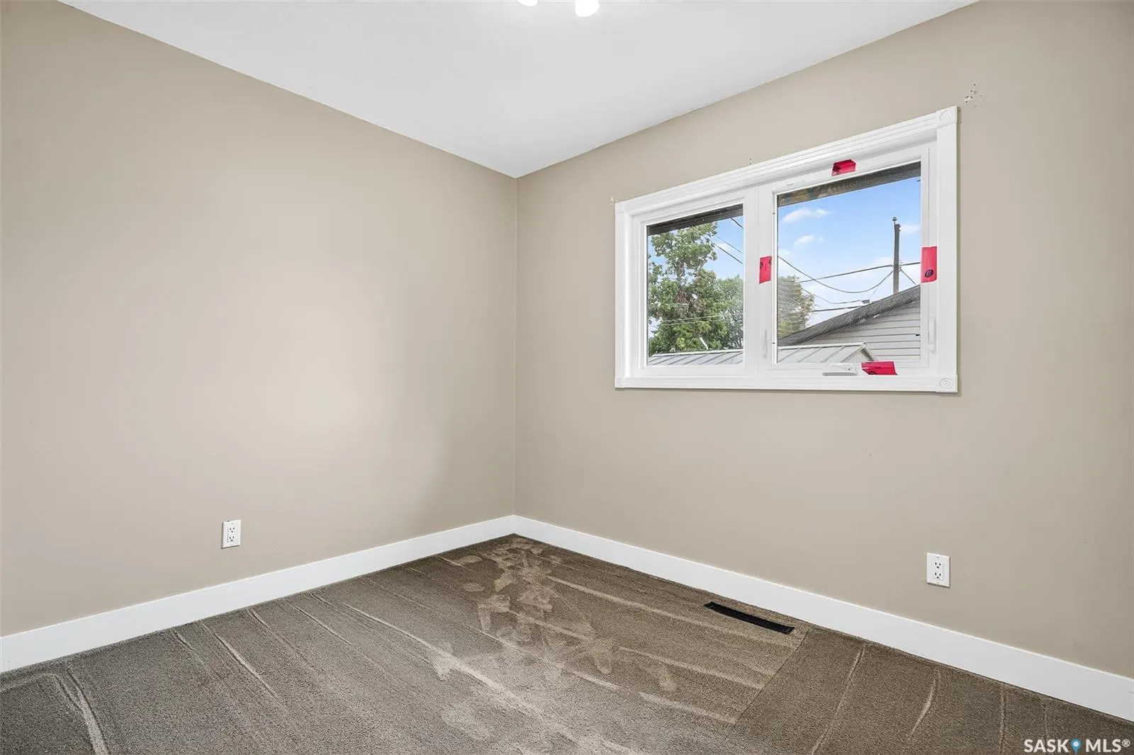 1114 Caribou STREET W