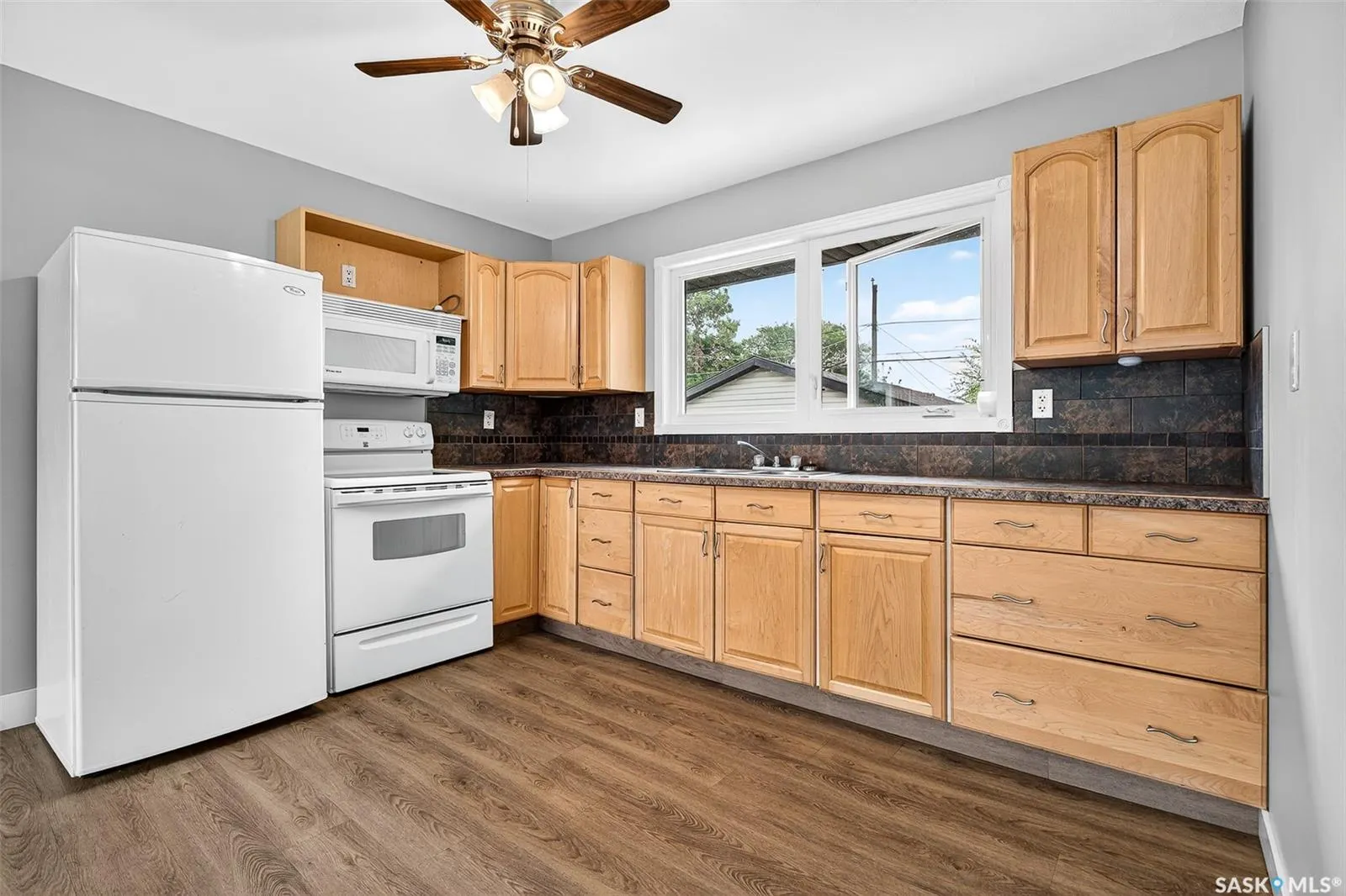 1114 Caribou STREET W