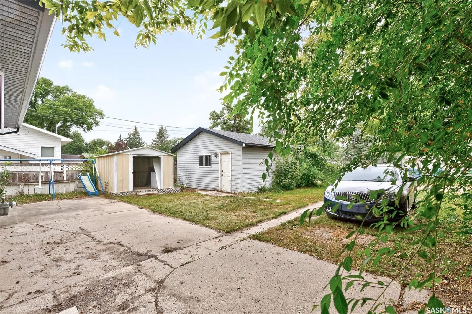 1114 Caribou STREET W
