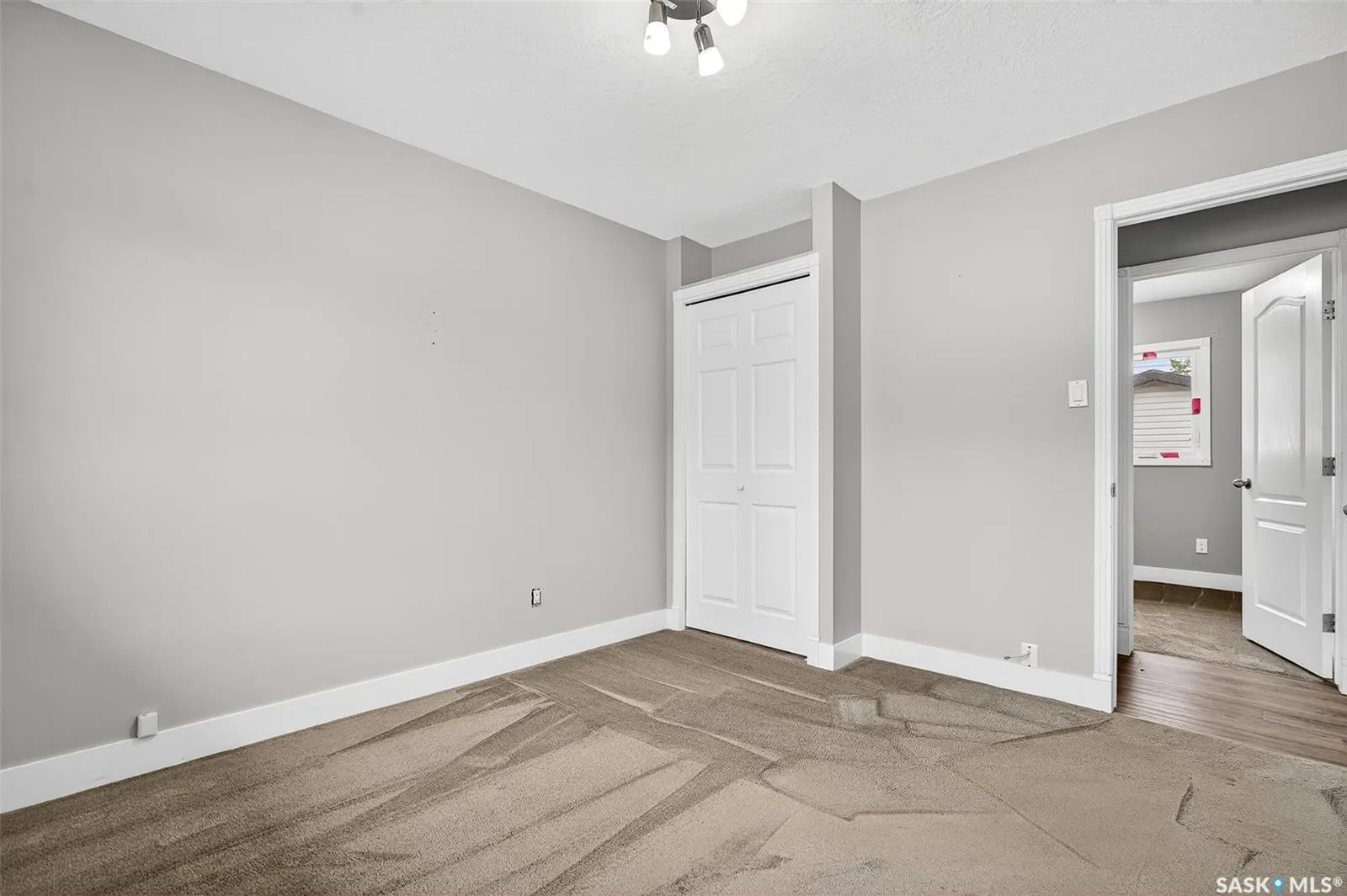 1114 Caribou STREET W