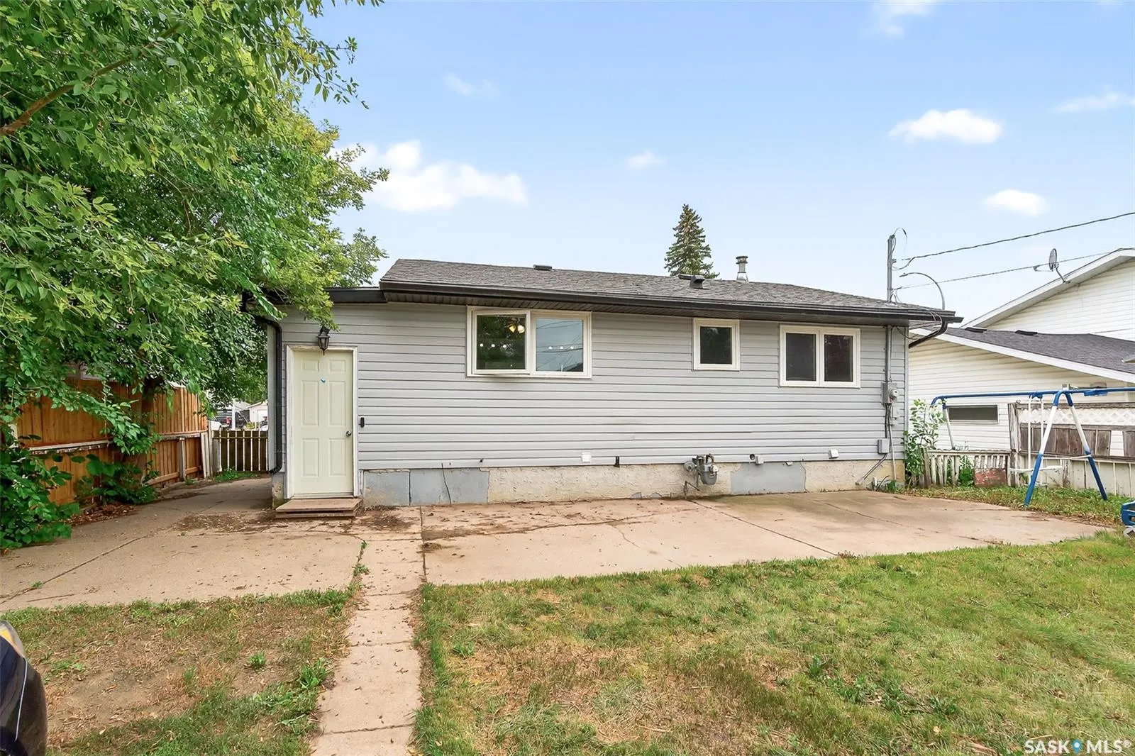1114 Caribou STREET W