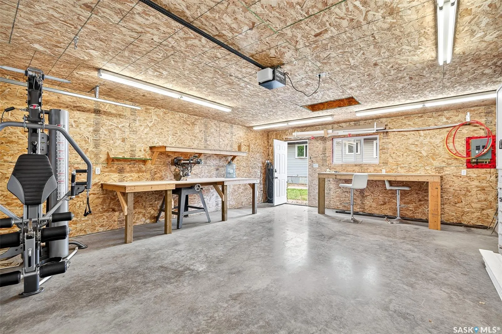 1114 Caribou STREET W