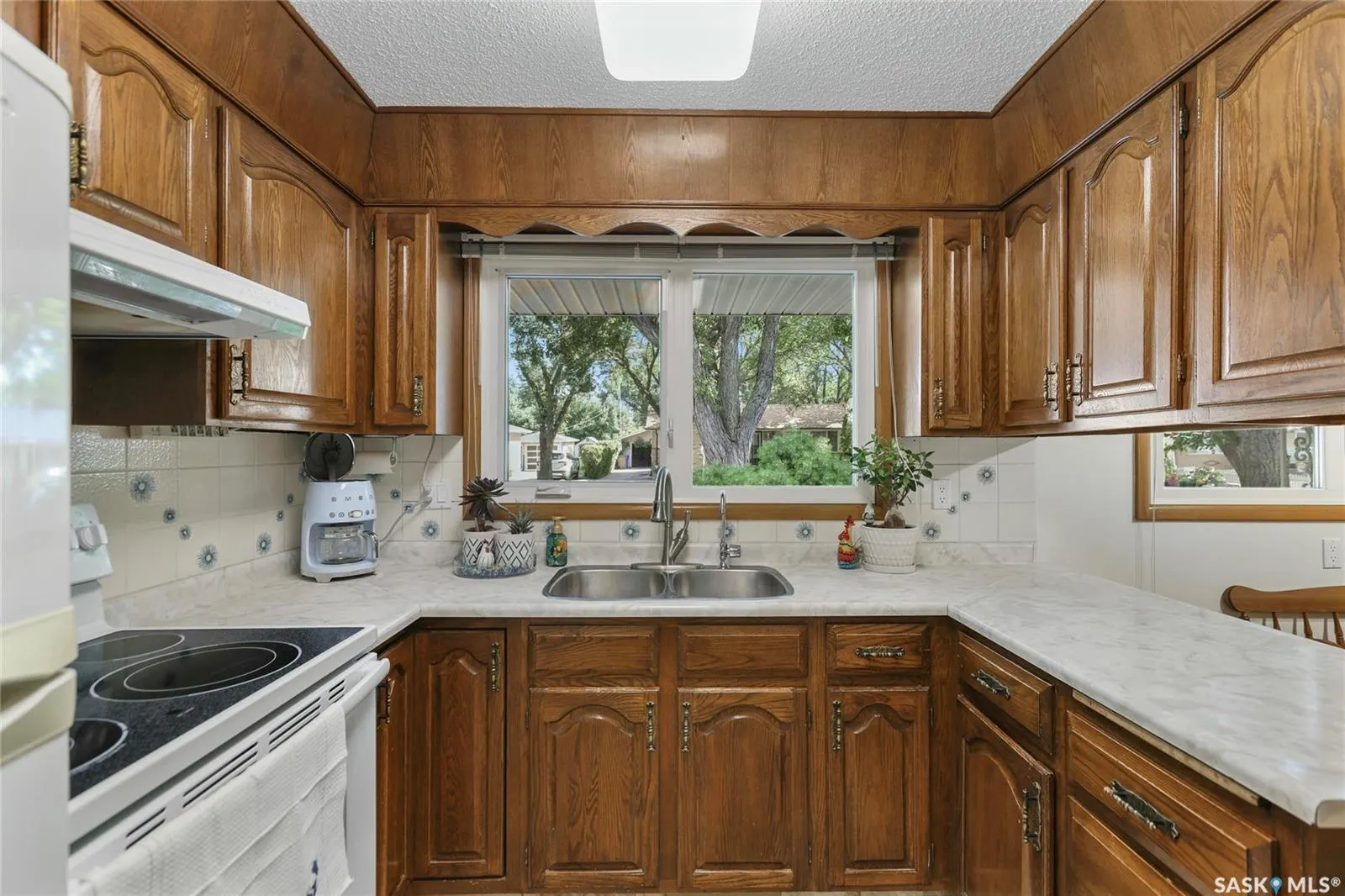 144 Woodward AVENUE