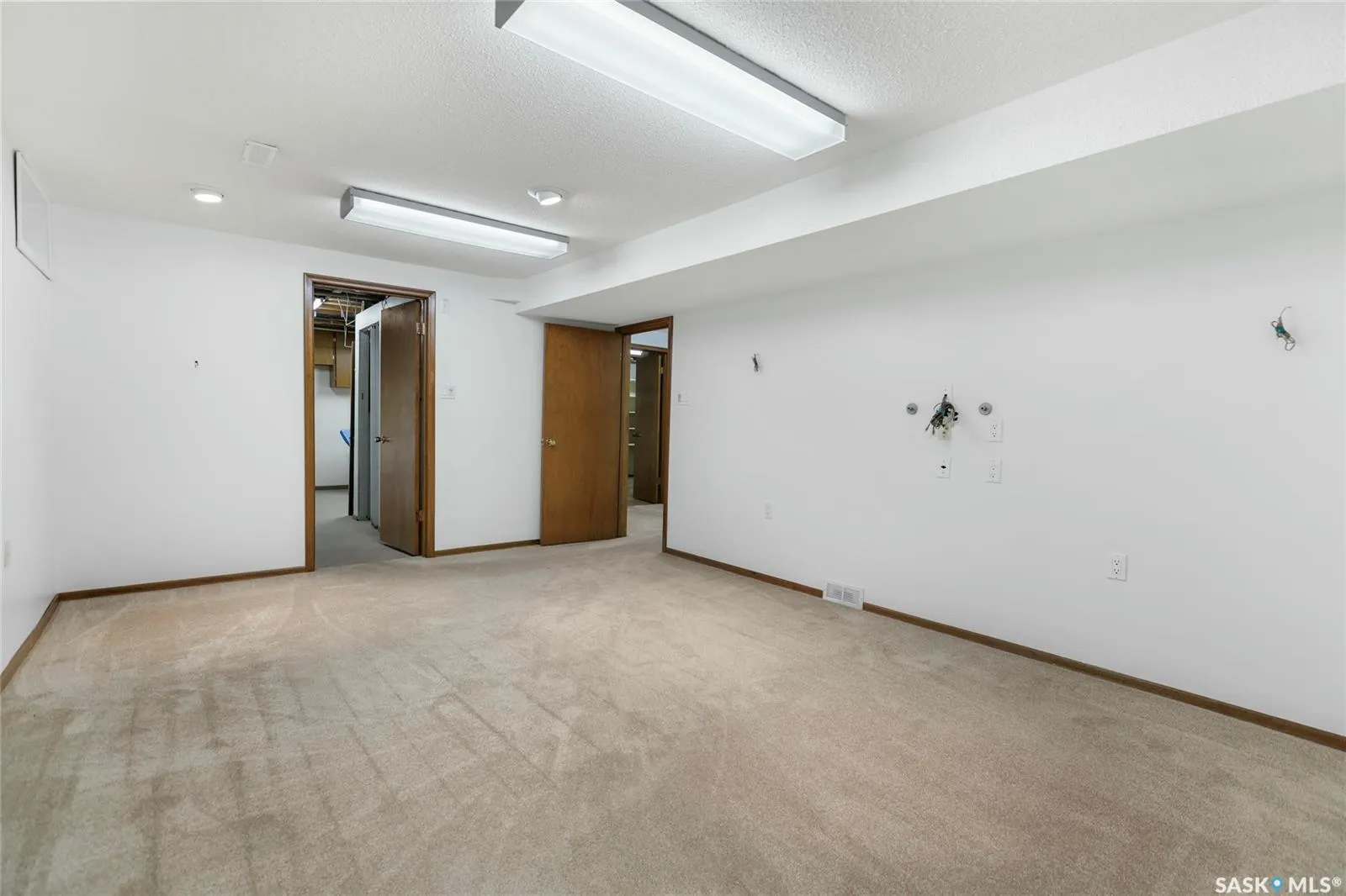 144 Woodward AVENUE