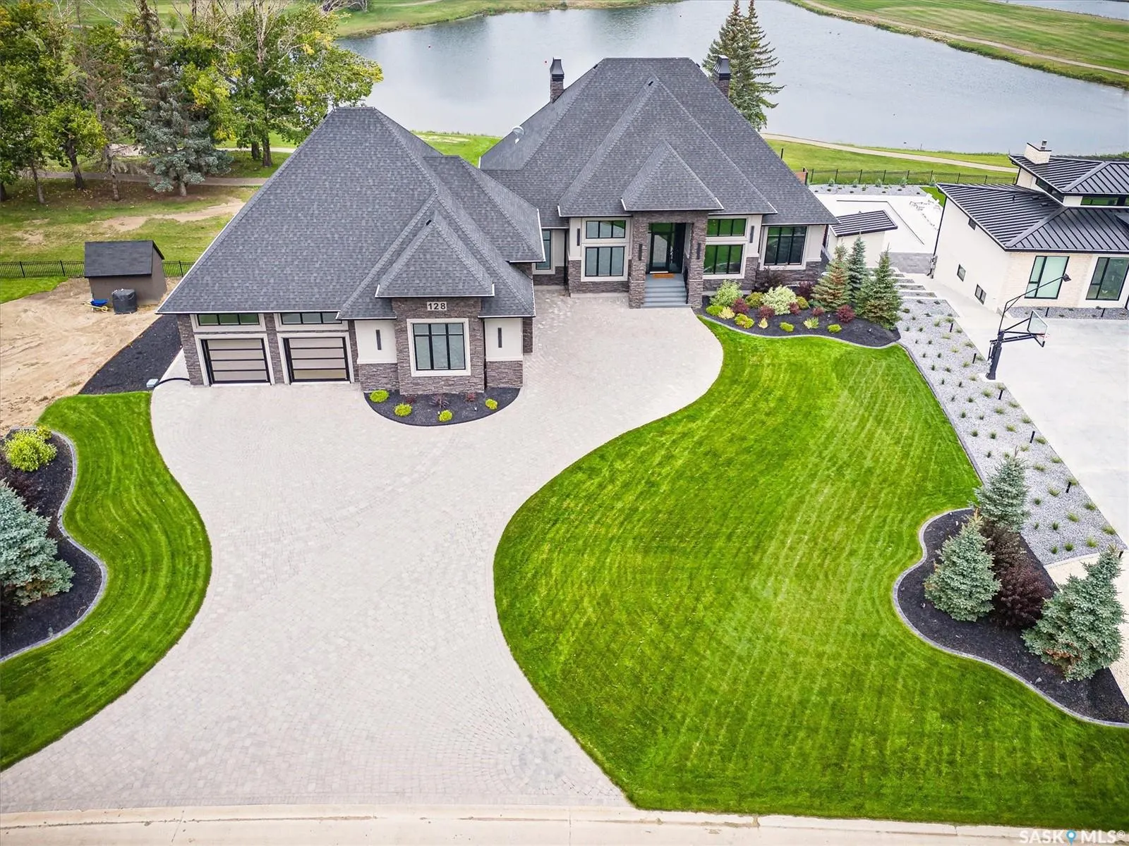 128 Greenbryre CRESCENT N