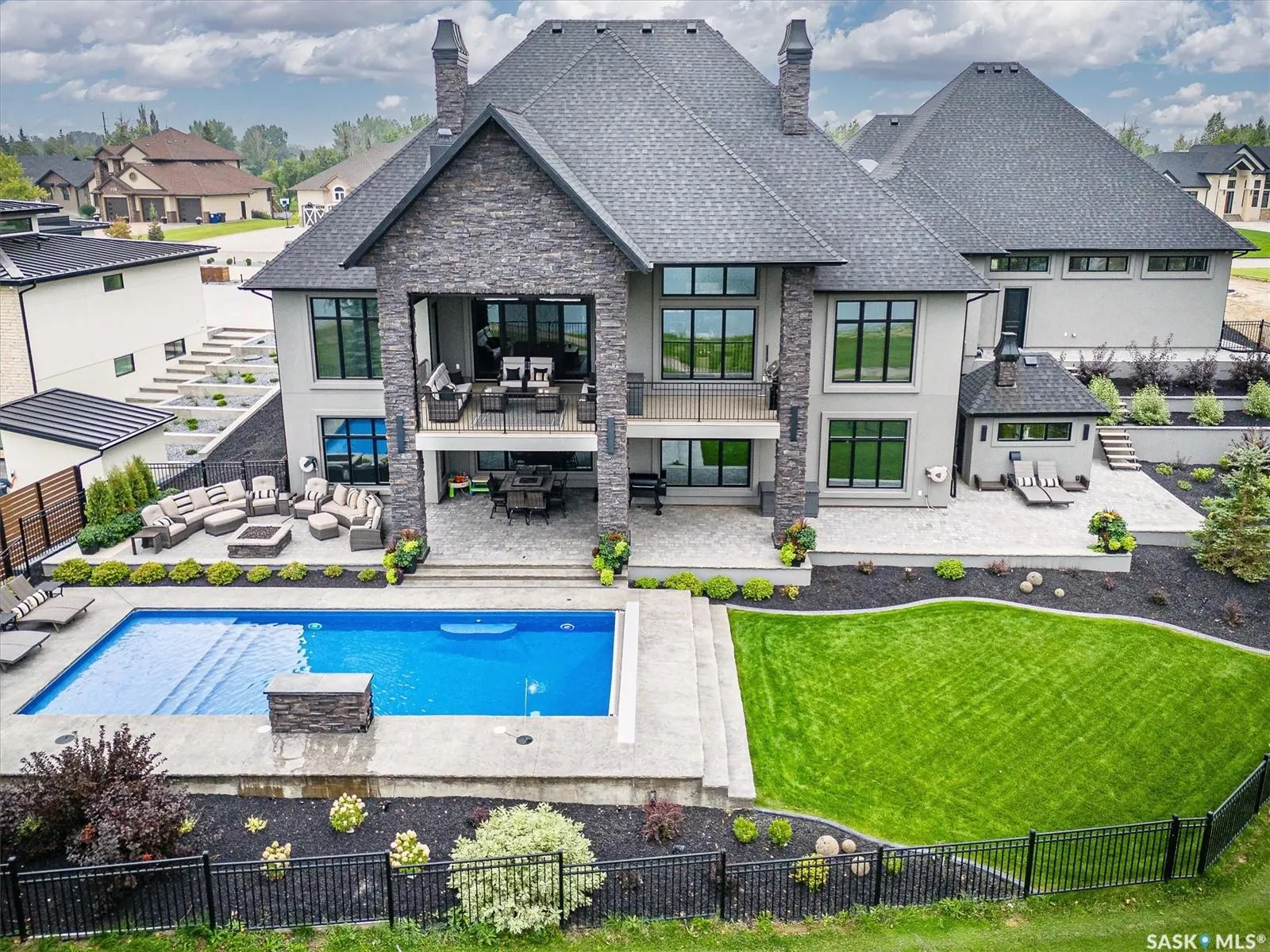 128 Greenbryre CRESCENT N
