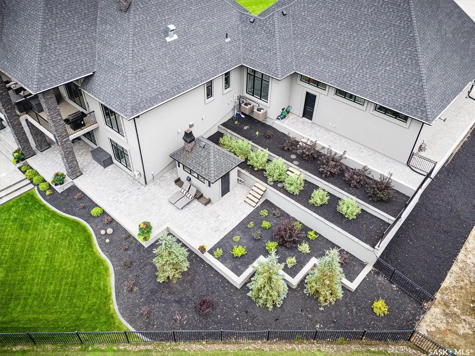 128 Greenbryre CRESCENT N