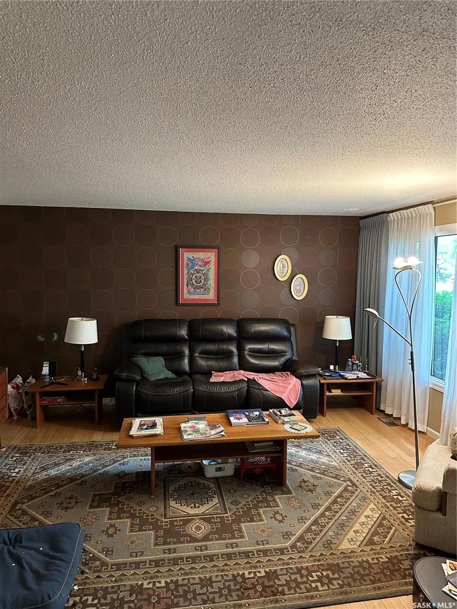 1806 Easthill