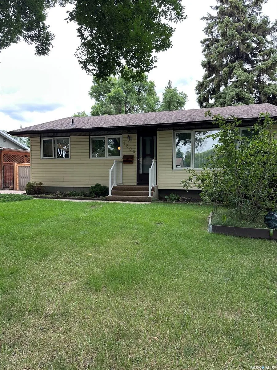 1806 Easthill