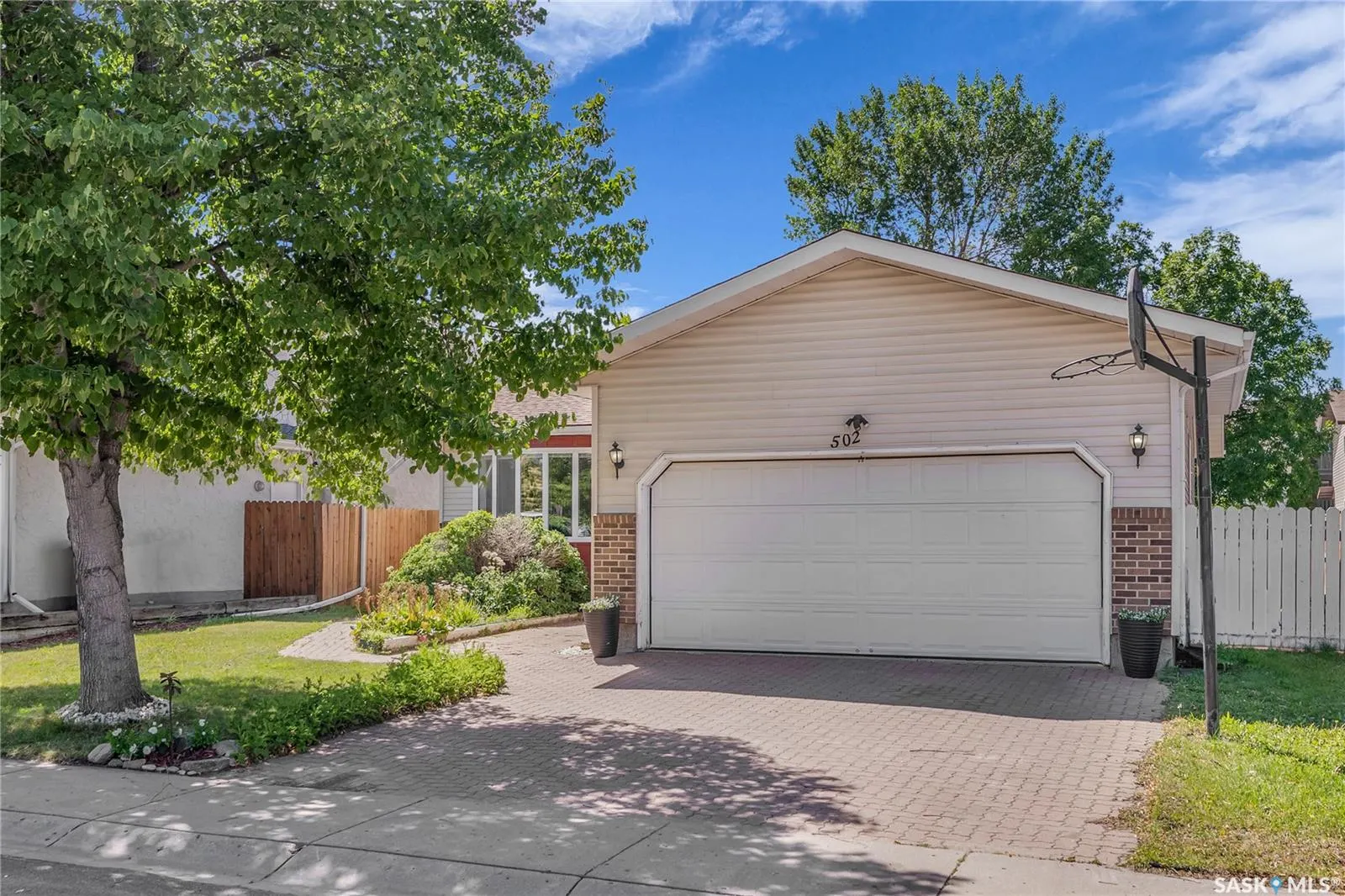 502 Brightsand CRESCENT