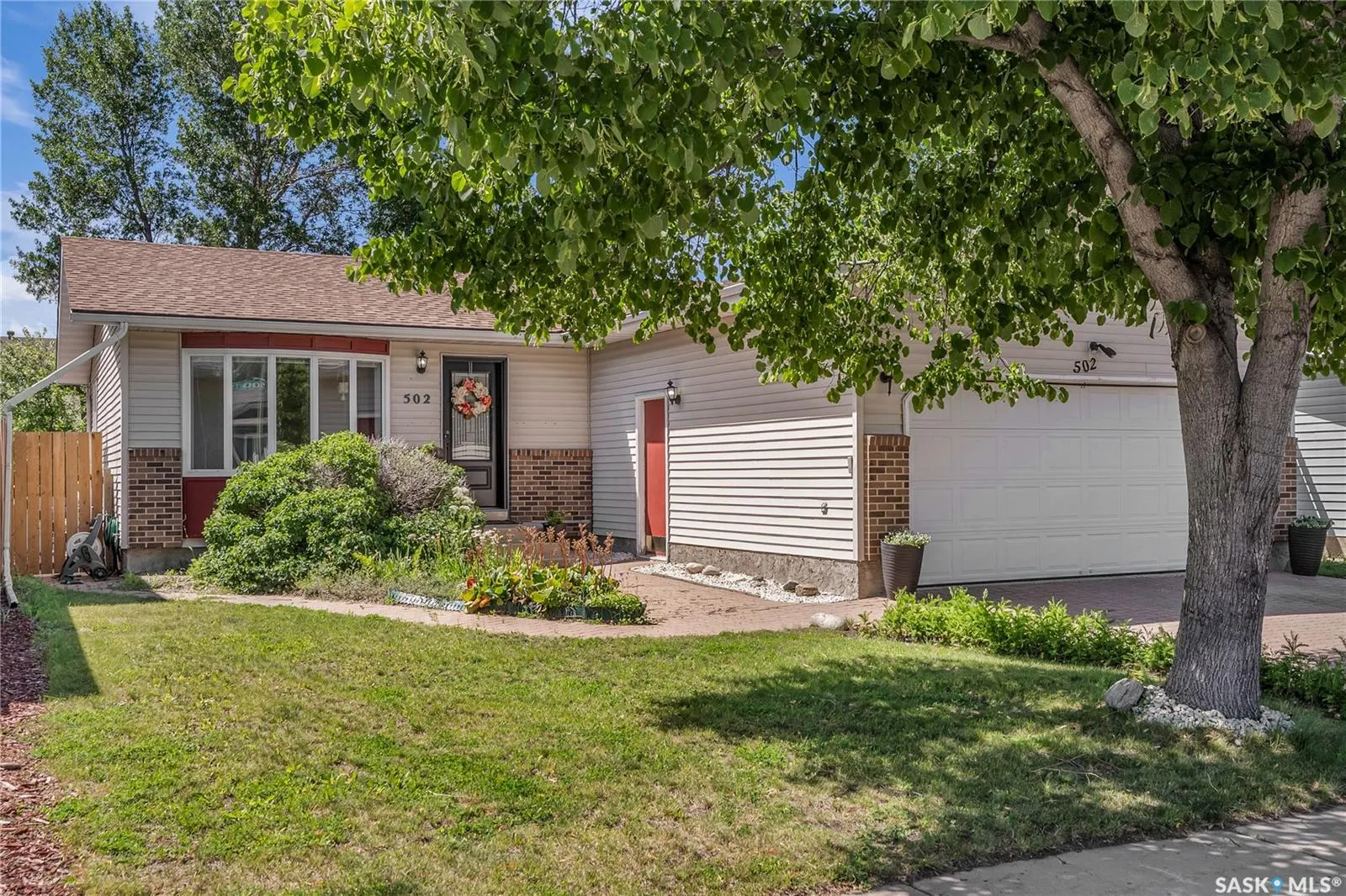 502 Brightsand CRESCENT