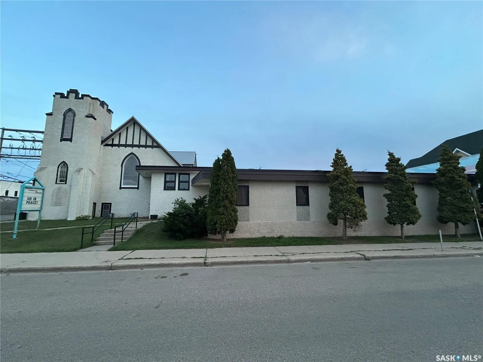 27 Hochelaga STREET W