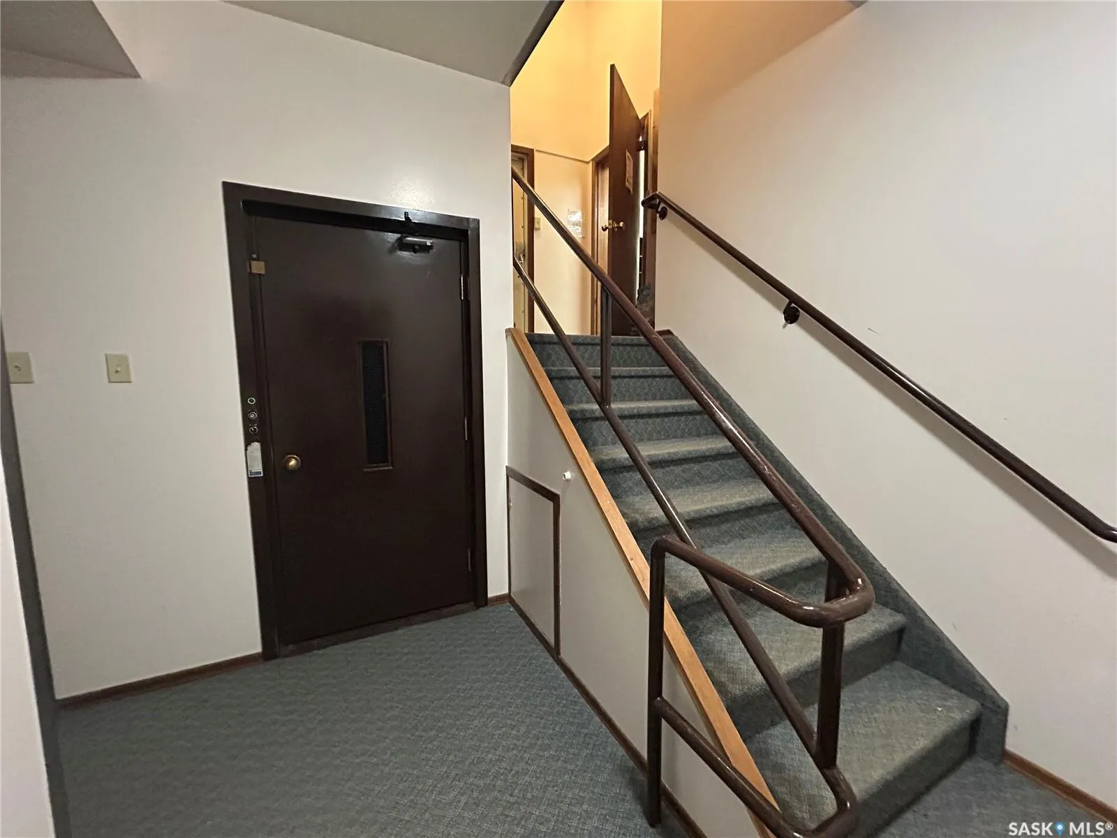27 Hochelaga STREET W