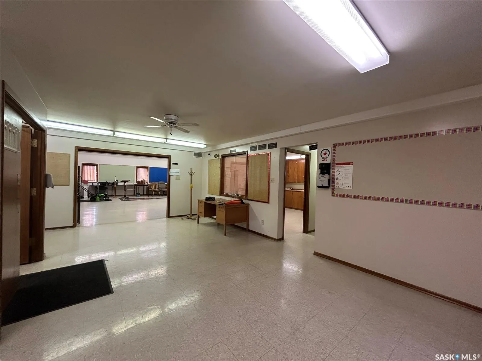 27 Hochelaga STREET W