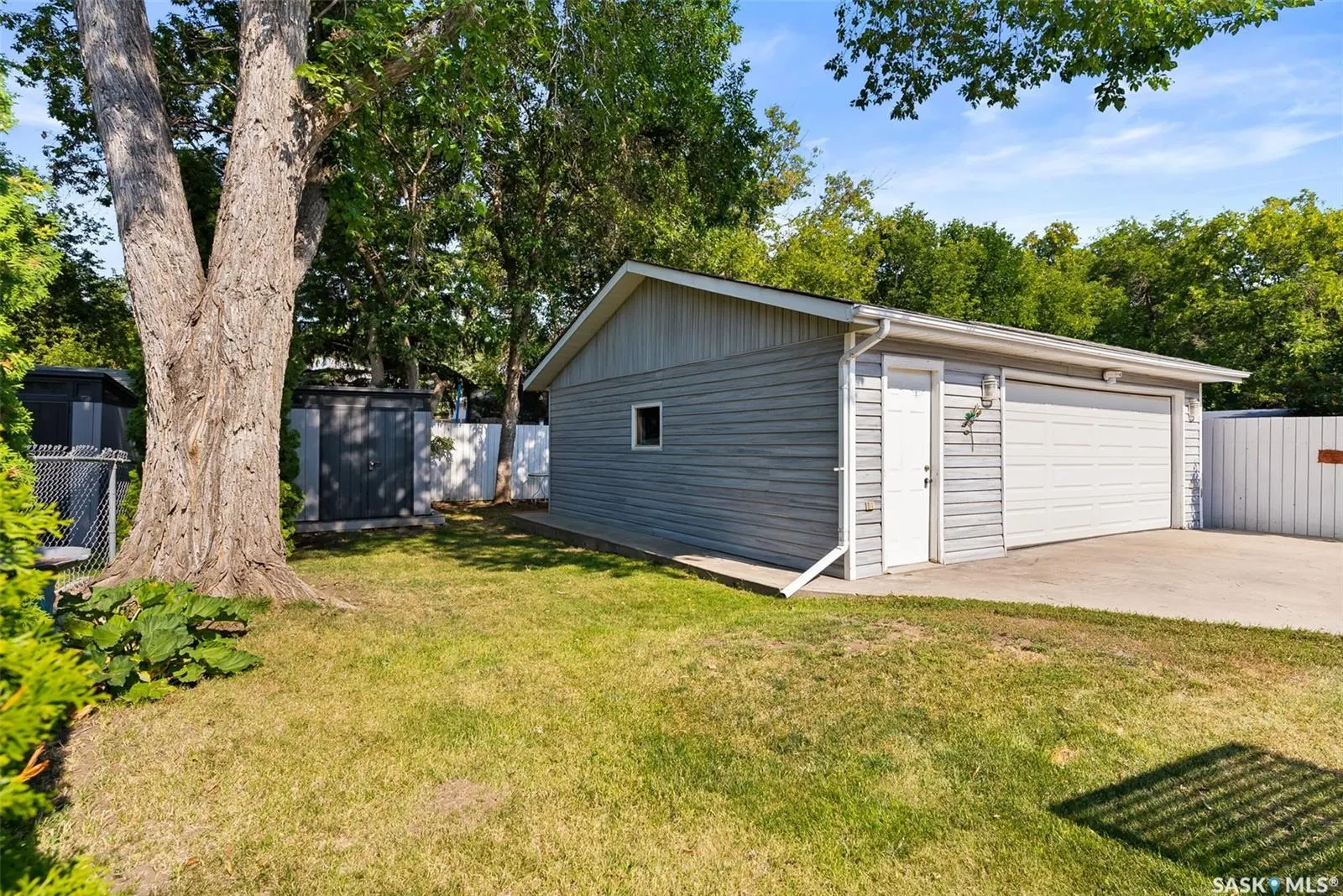 99 Magee CRESCENT