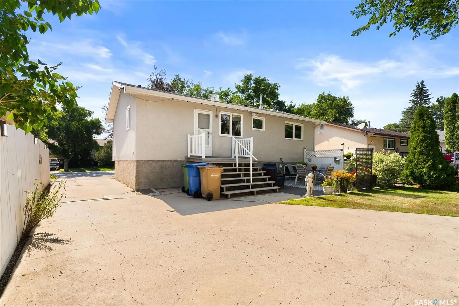 99 Magee CRESCENT