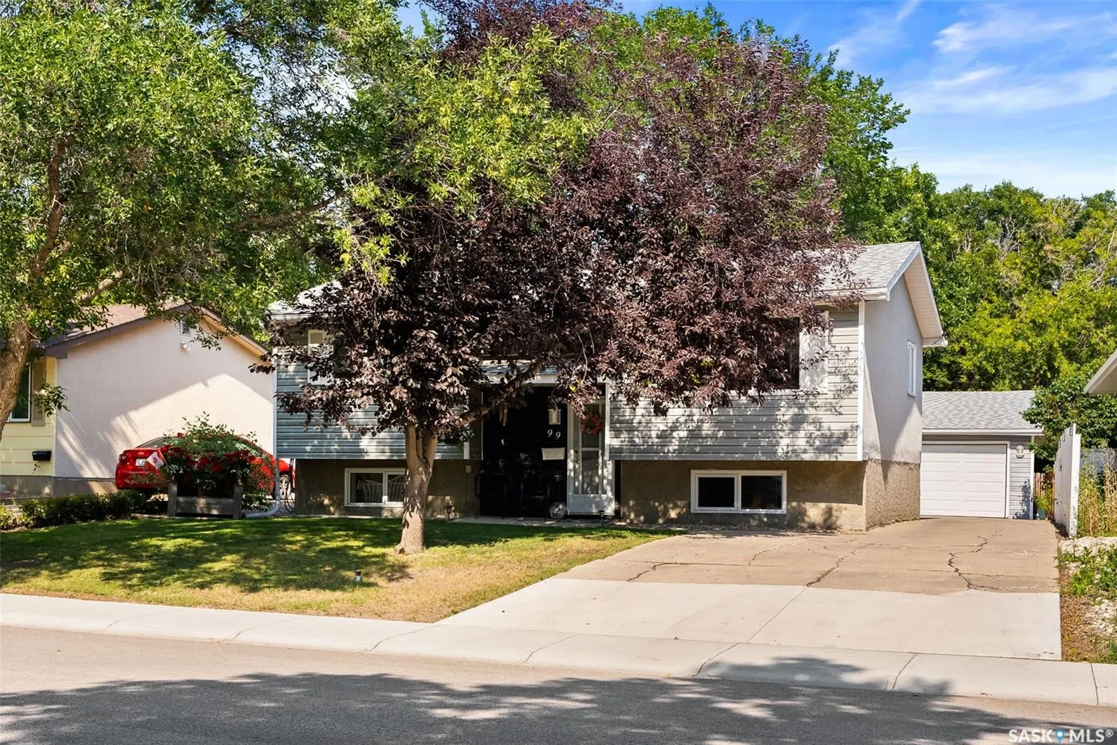 99 Magee CRESCENT