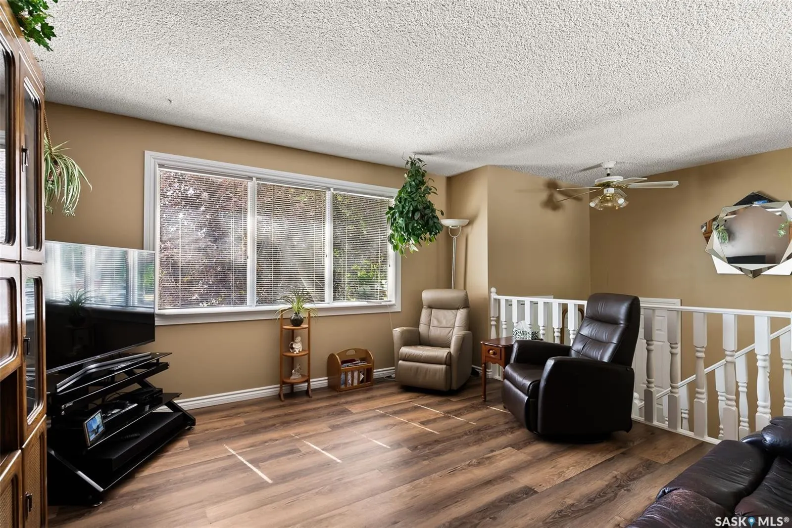 99 Magee CRESCENT