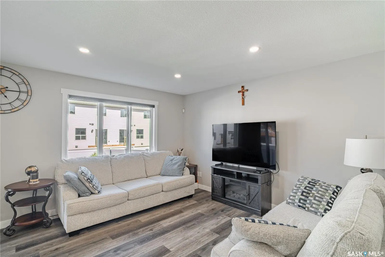 4657 Ferndale CRESCENT
