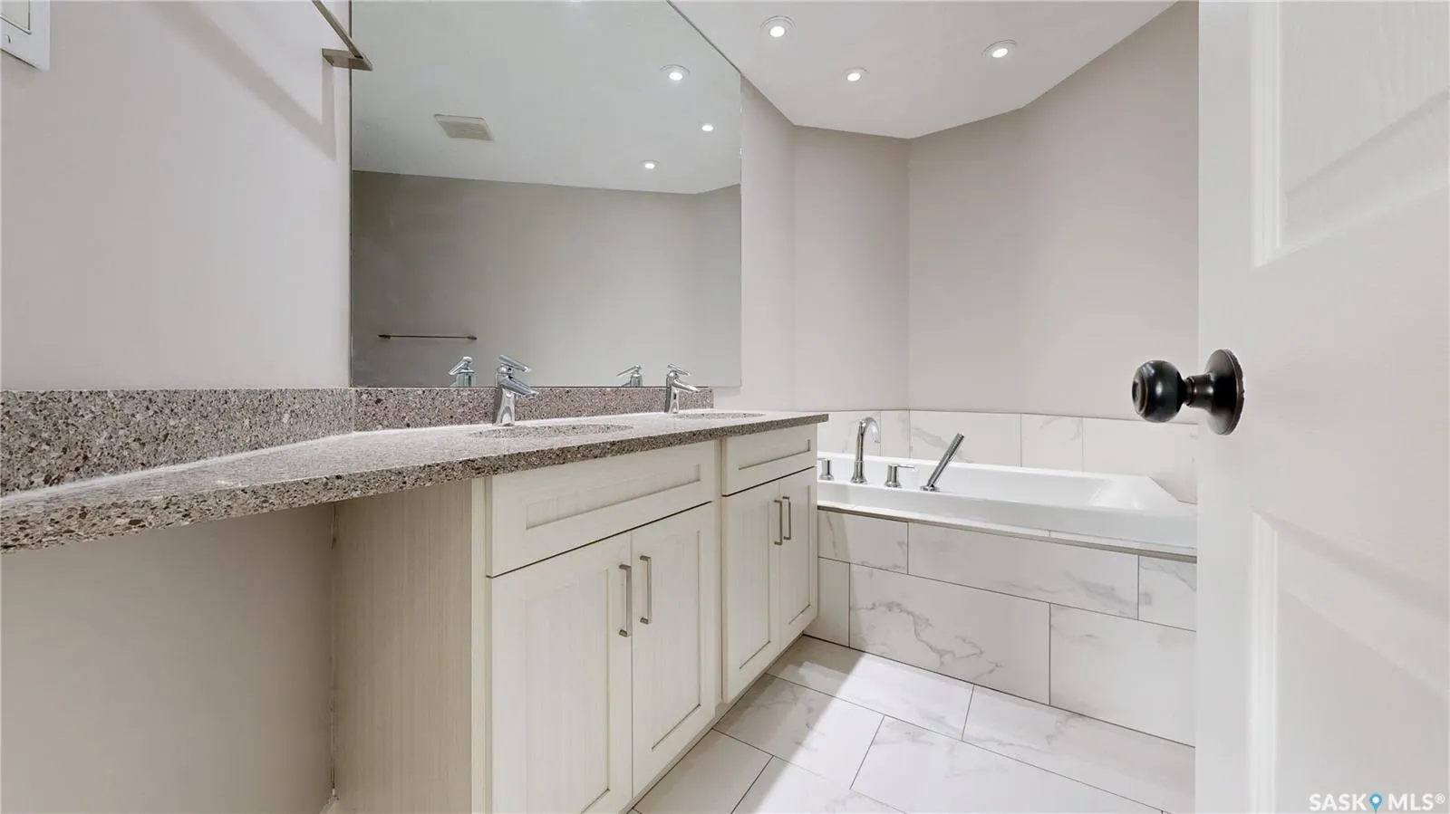 5006 Wascana Vista COURT