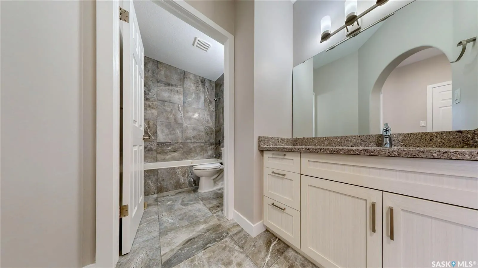5006 Wascana Vista COURT