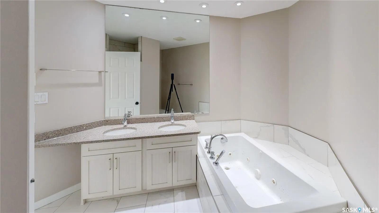 5006 Wascana Vista COURT