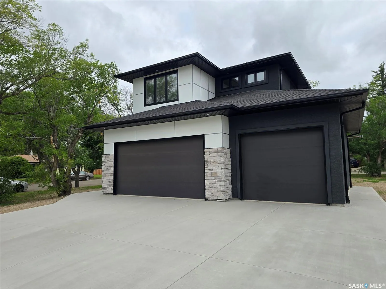 3 KENNEY CRESCENT