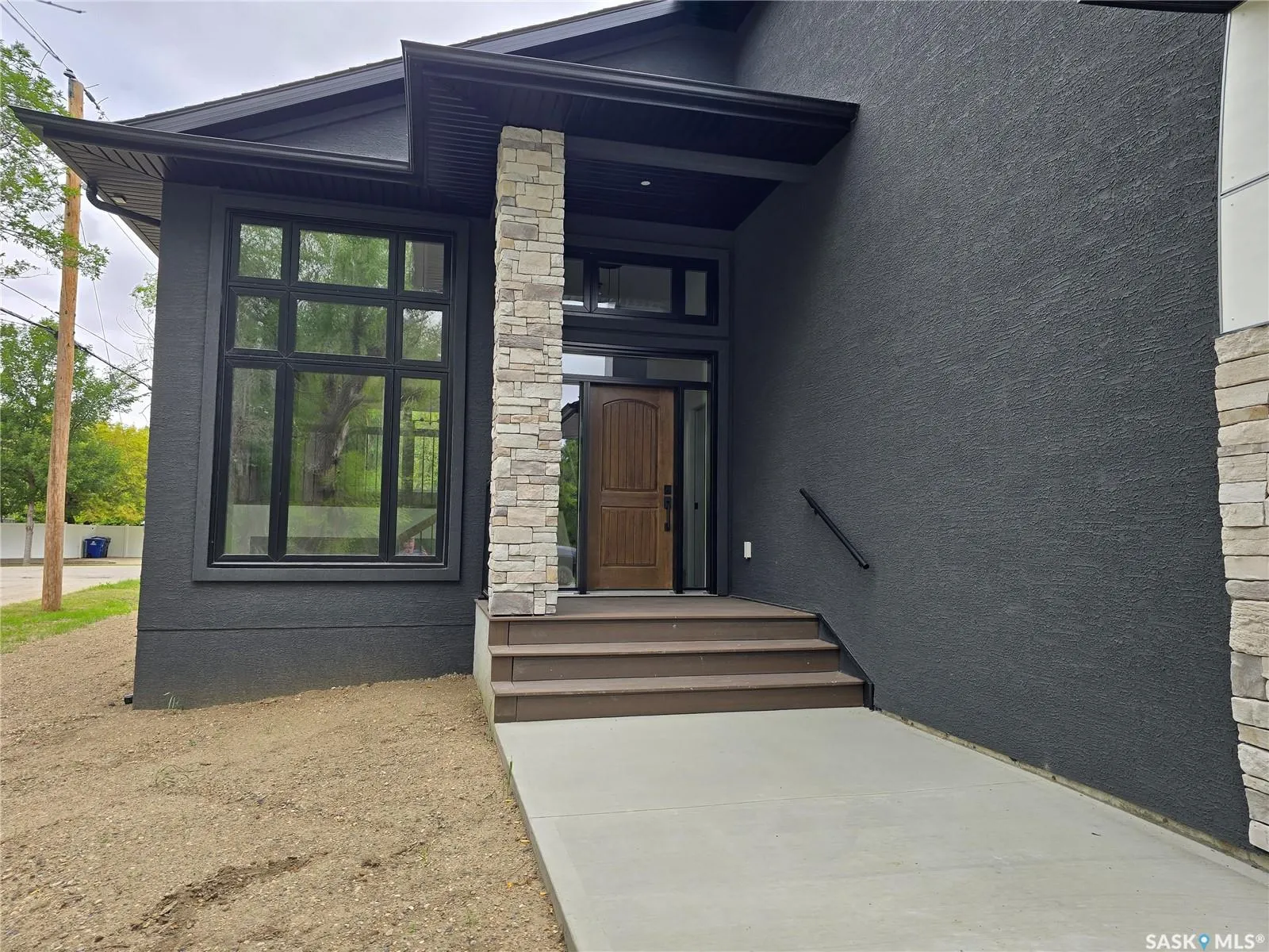 3 KENNEY CRESCENT